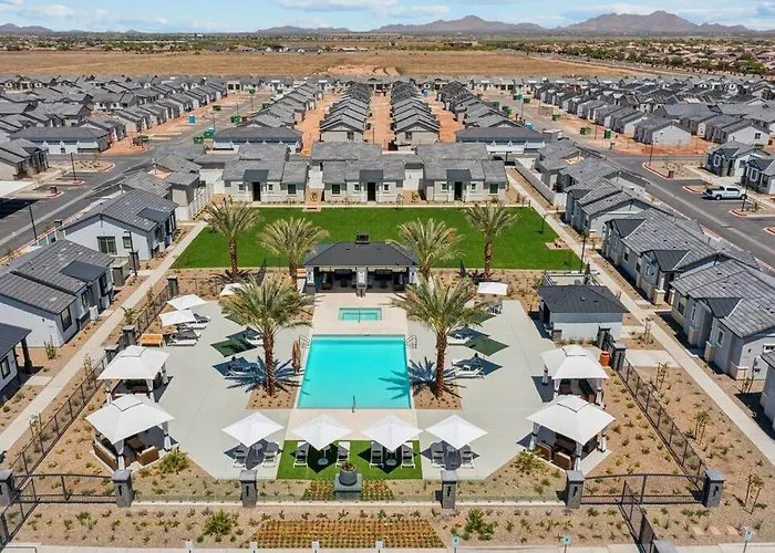 Sunny Contemporary In With Pool,bbq Apartment