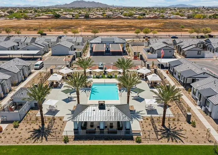 Apartment Sunny Contemporary In With Pool,bbq *