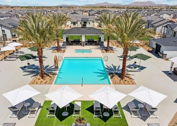 Sunny Contemporary In With Pool,bbq Apartment