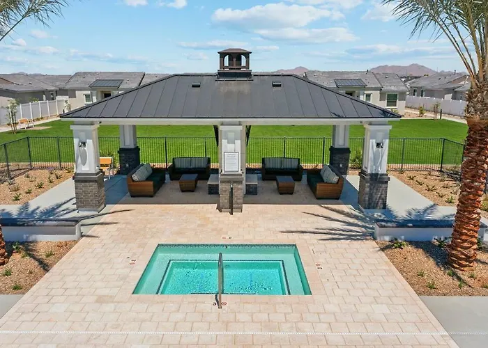 Sunny Contemporary In With Pool,bbq Apartment *
